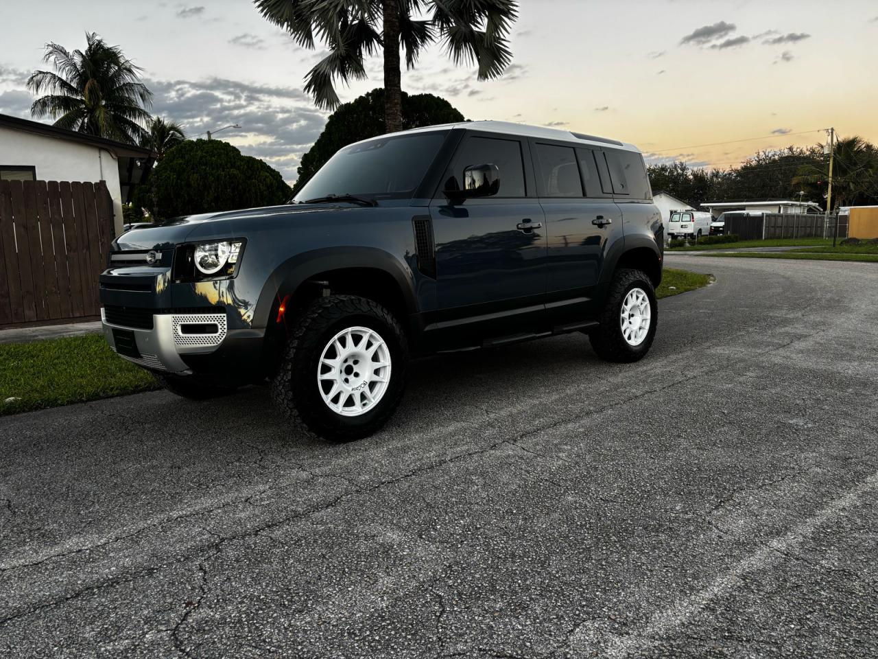 2023 Land Rover Defender 110 - Image 2