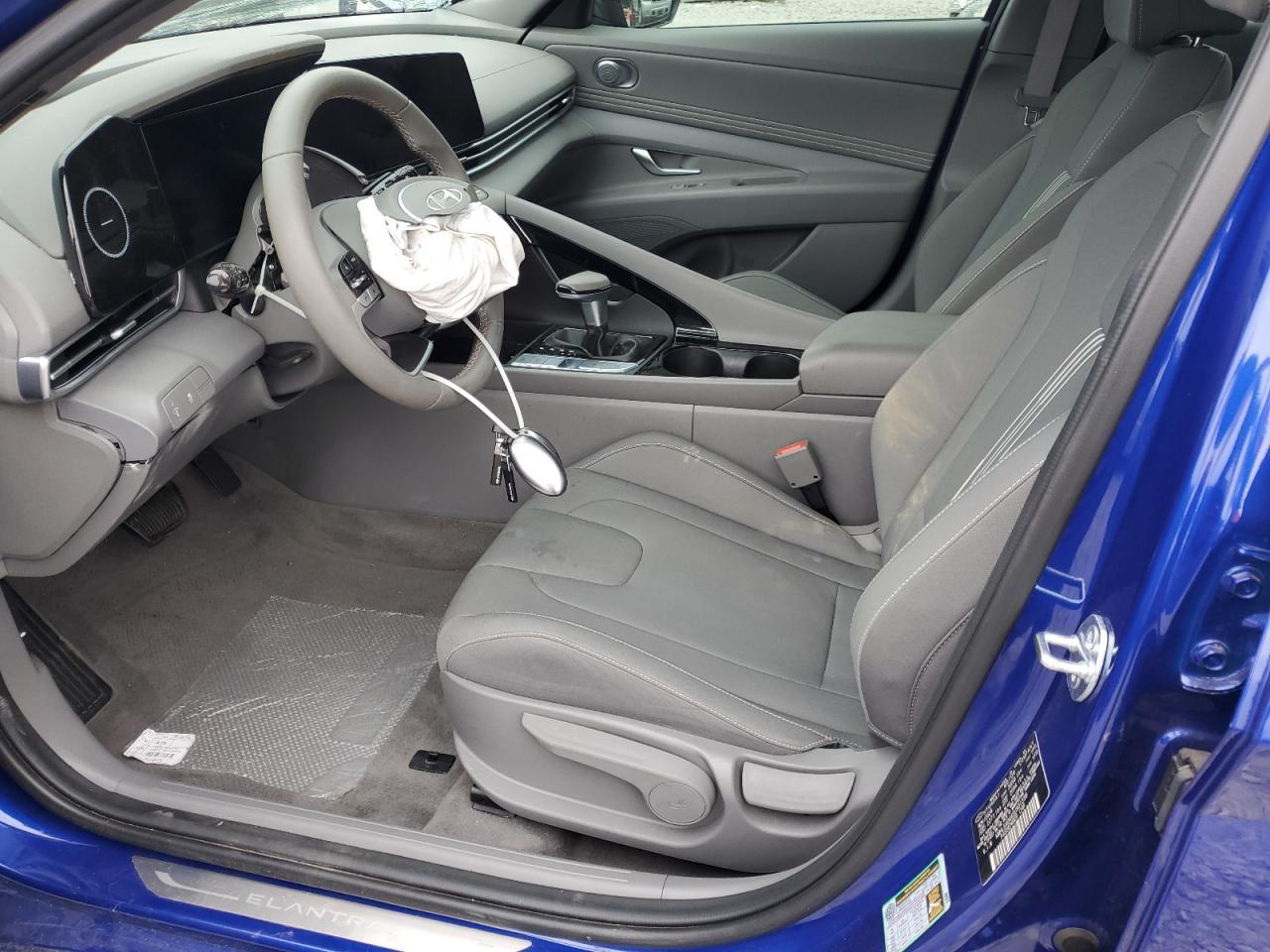 2025 Hyundai Elantra Sel - Image 7