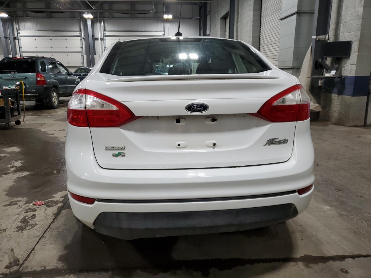 2015 Ford Fiesta Se - Фото 6