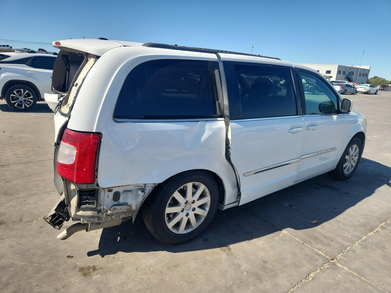 2014 Chrysler Town & Country Touring - Фото 3