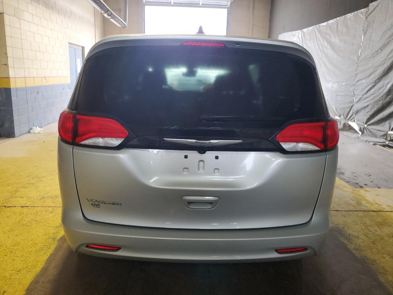 2023 Chrysler Voyager Lx - Image 6