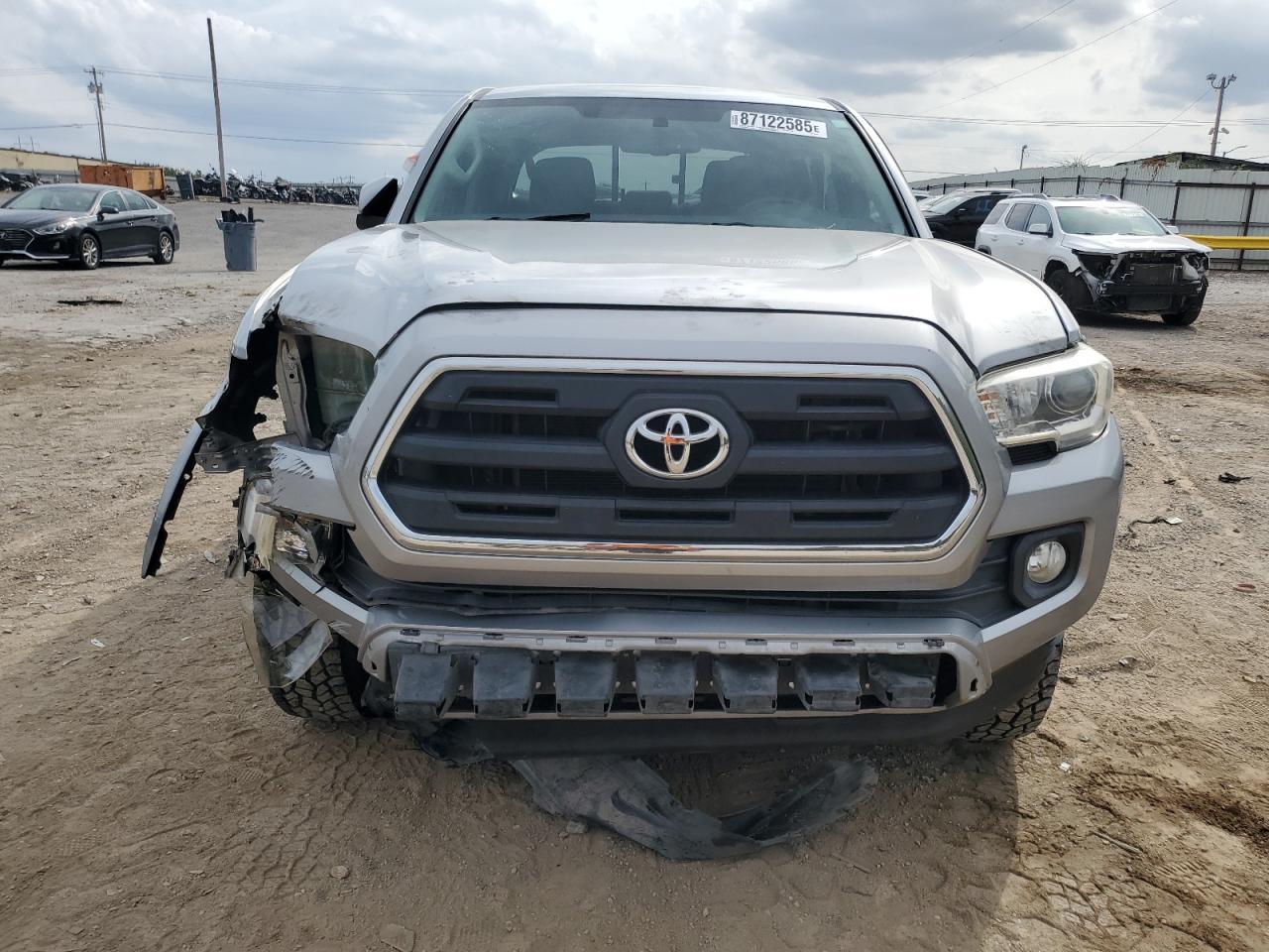 2017 Toyota Tacoma Double Cab - Image 5