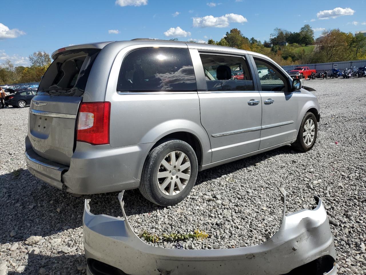 2016 Chrysler Town & Country Touring - Фото 3