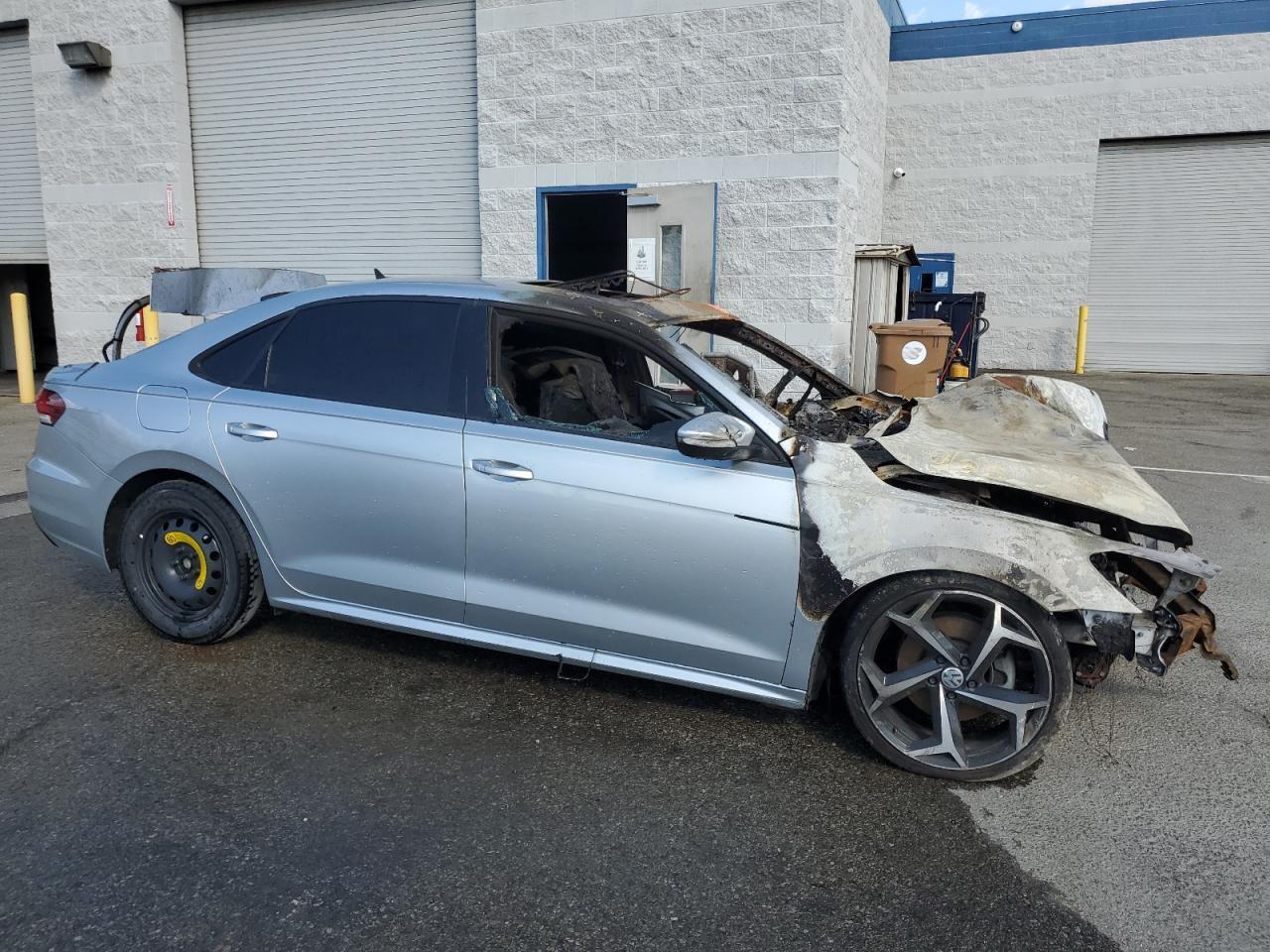 2021 Volkswagen Passat R-Line - Image 4