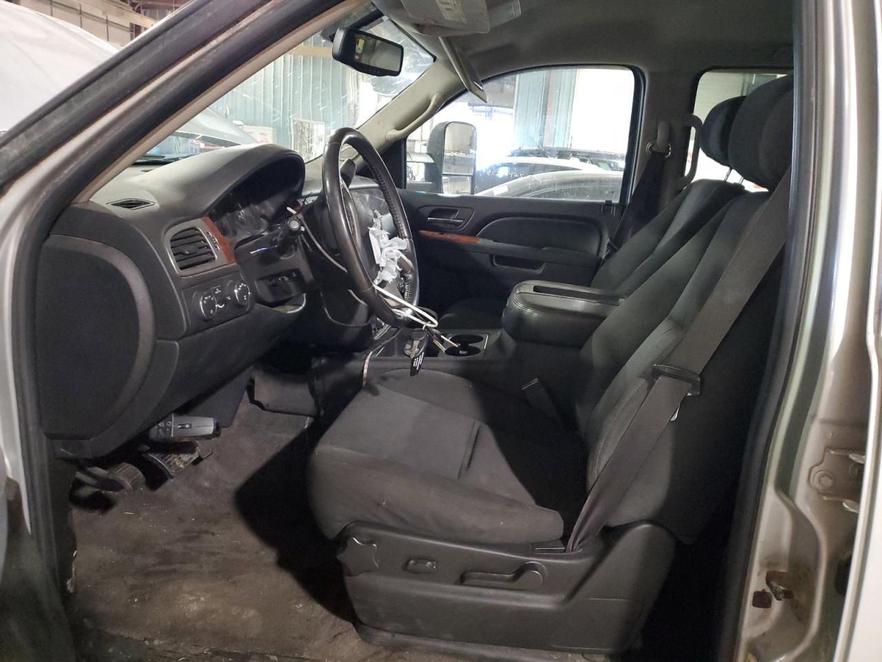 2011 Chevrolet Suburban K1500 Ls - Image 7