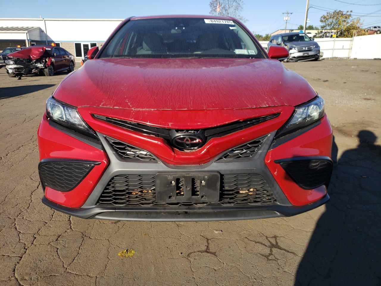 2022 Toyota Camry Se - Фото 5