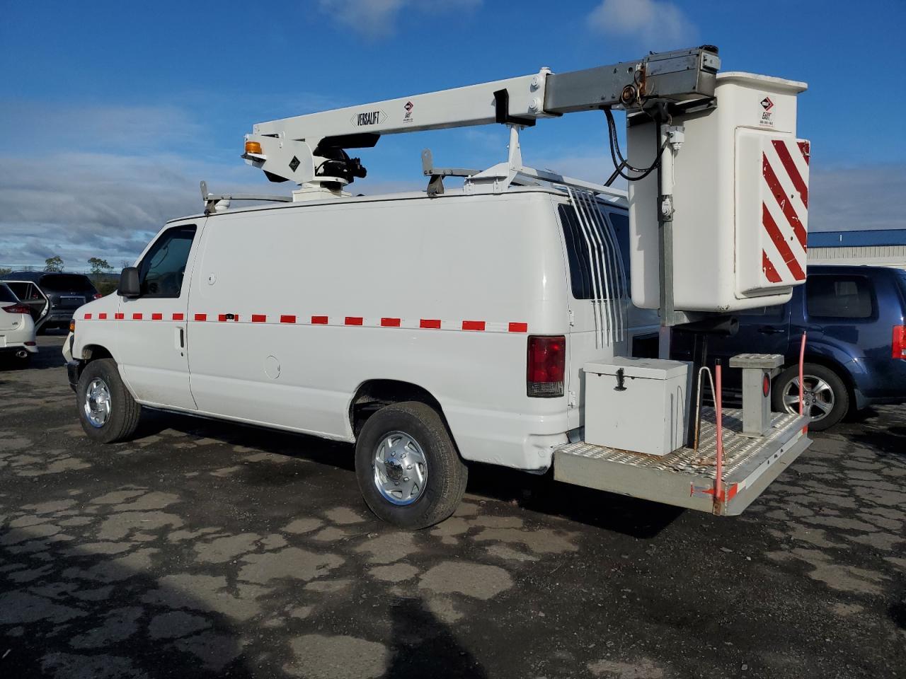 2010 Ford Econoline E350 Super Duty Van - Фото 2