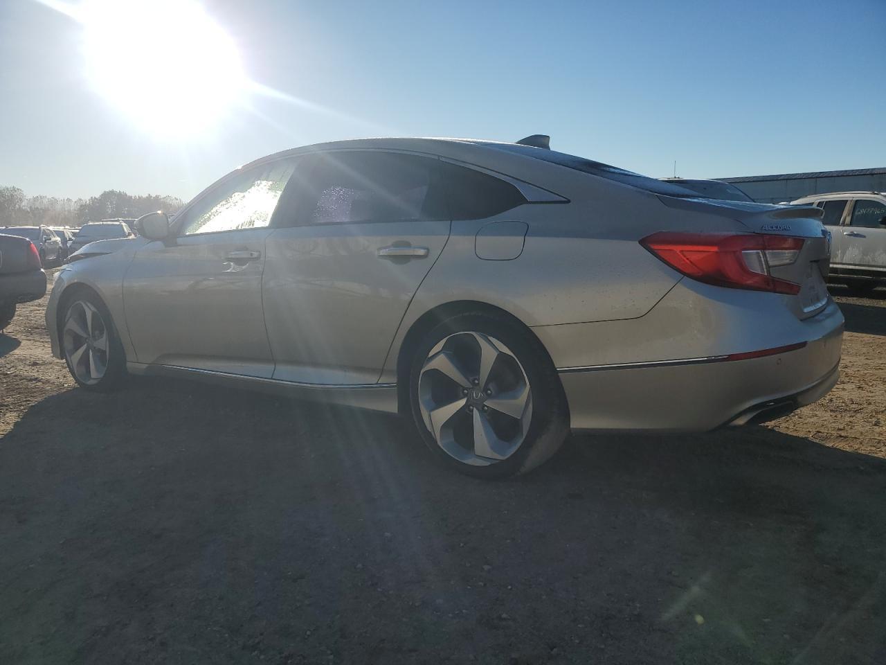 2018 Honda Accord Touring - Фото 2