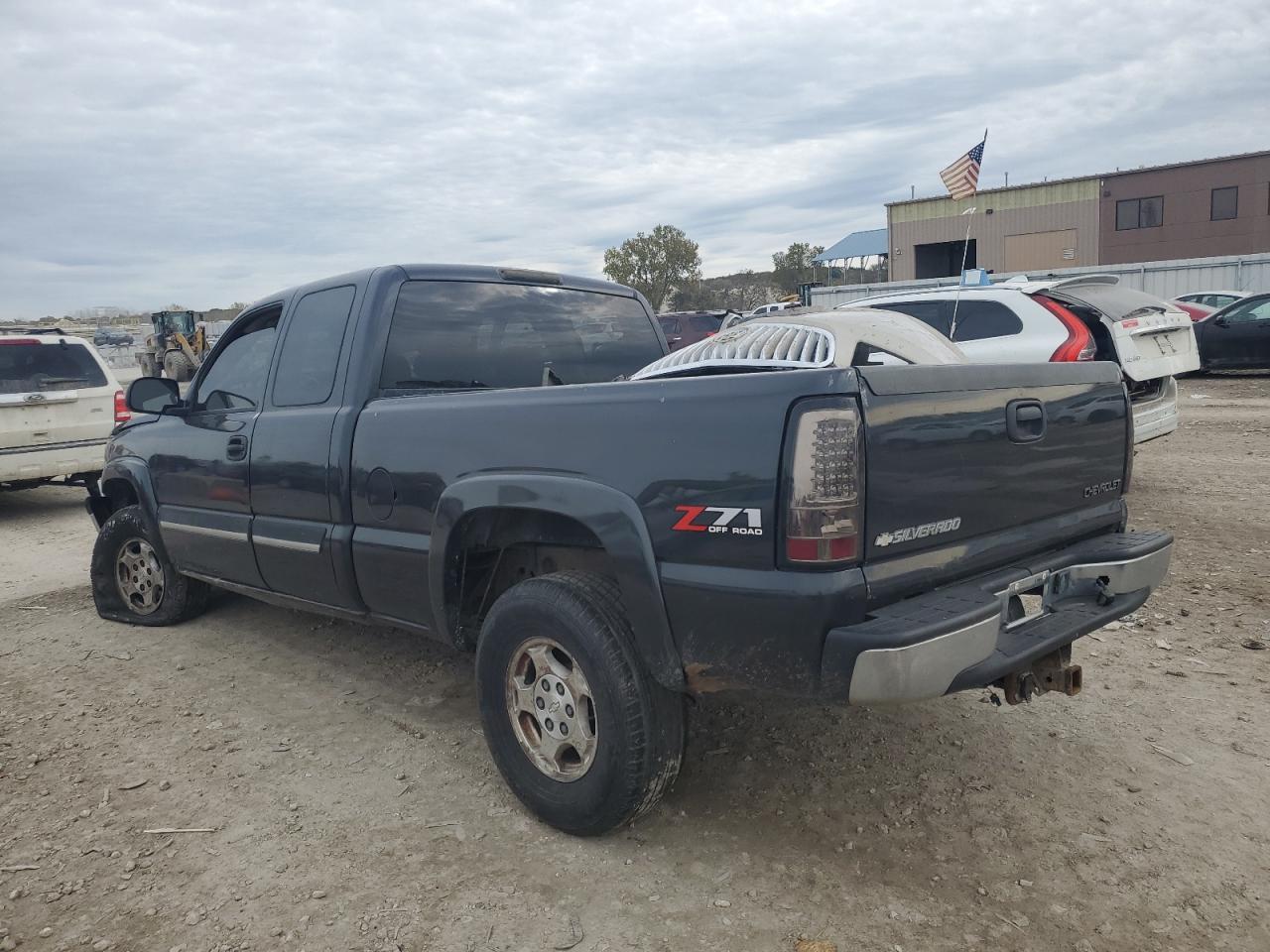 2004 Chevrolet Silverado K1500 - Image 2
