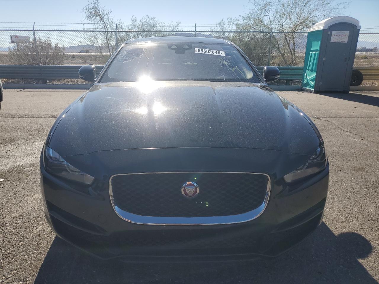 2017 Jaguar Xe Premium - Фото 5