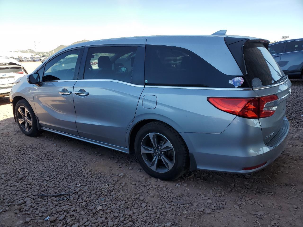 2018 Honda Odyssey Touring - Image 2
