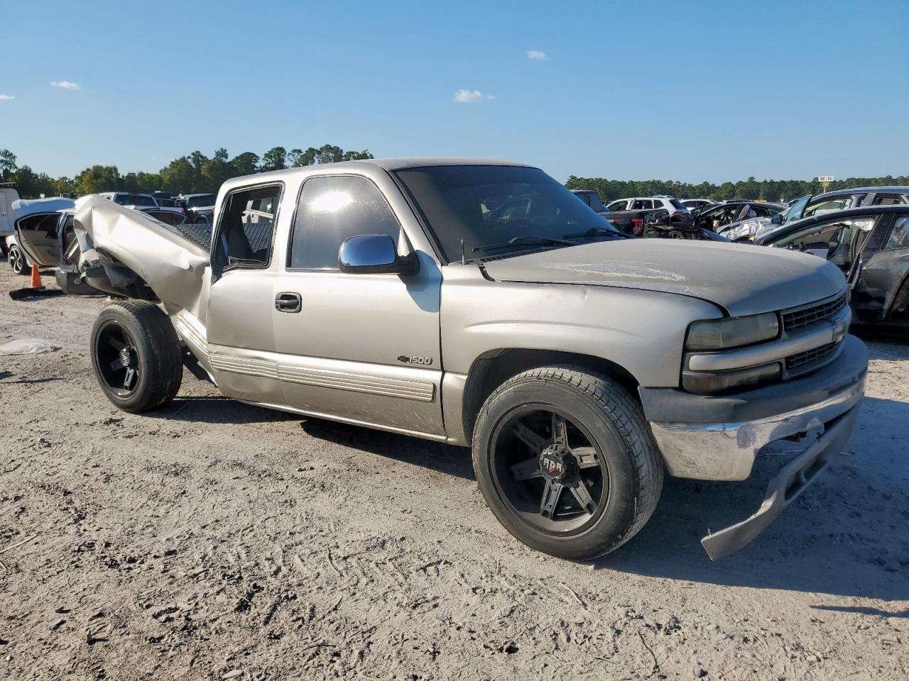 2000 Chevrolet Silverado C1500 - Image 4