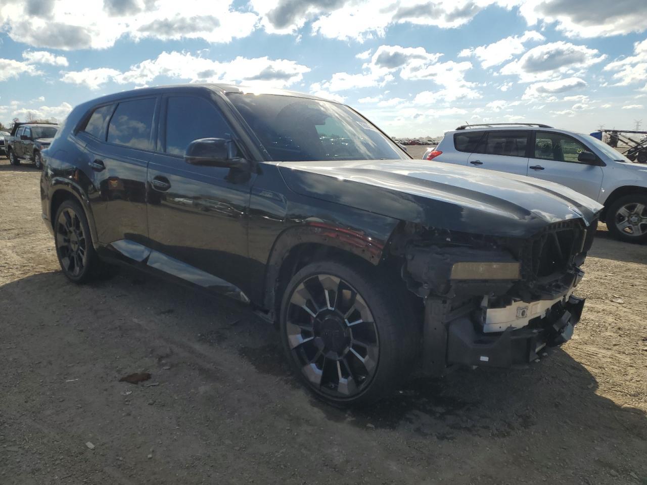 2023 BMW Xm - Image 4