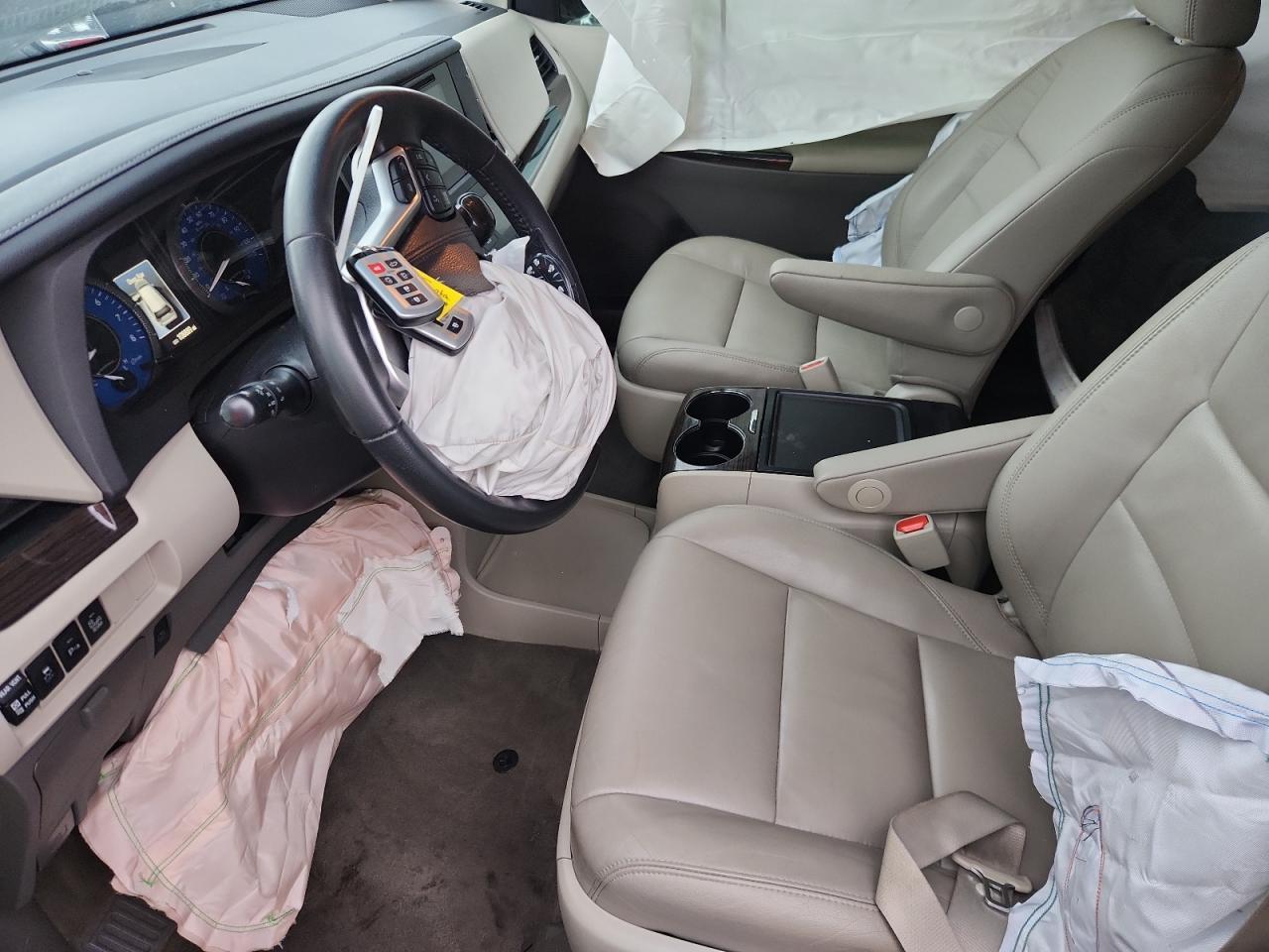 2015 Toyota Sienna Xle - Фото 7