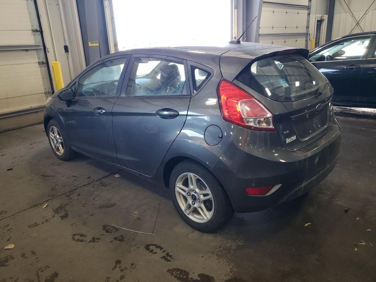 2018 Ford Fiesta Se - Image 2
