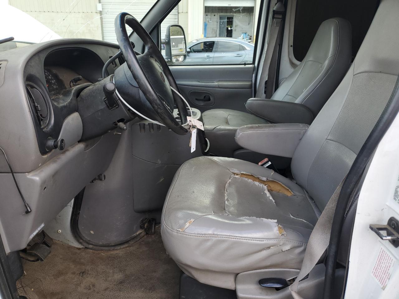 2000 Ford Econoline E250 Van - Фото 7