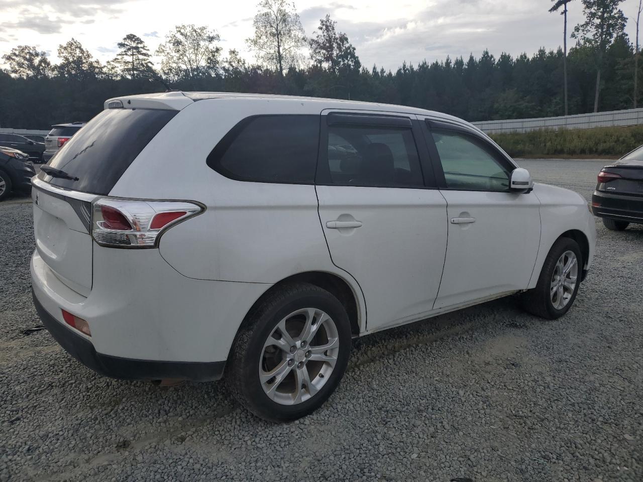2014 Mitsubishi Outlander Se - Фото 3