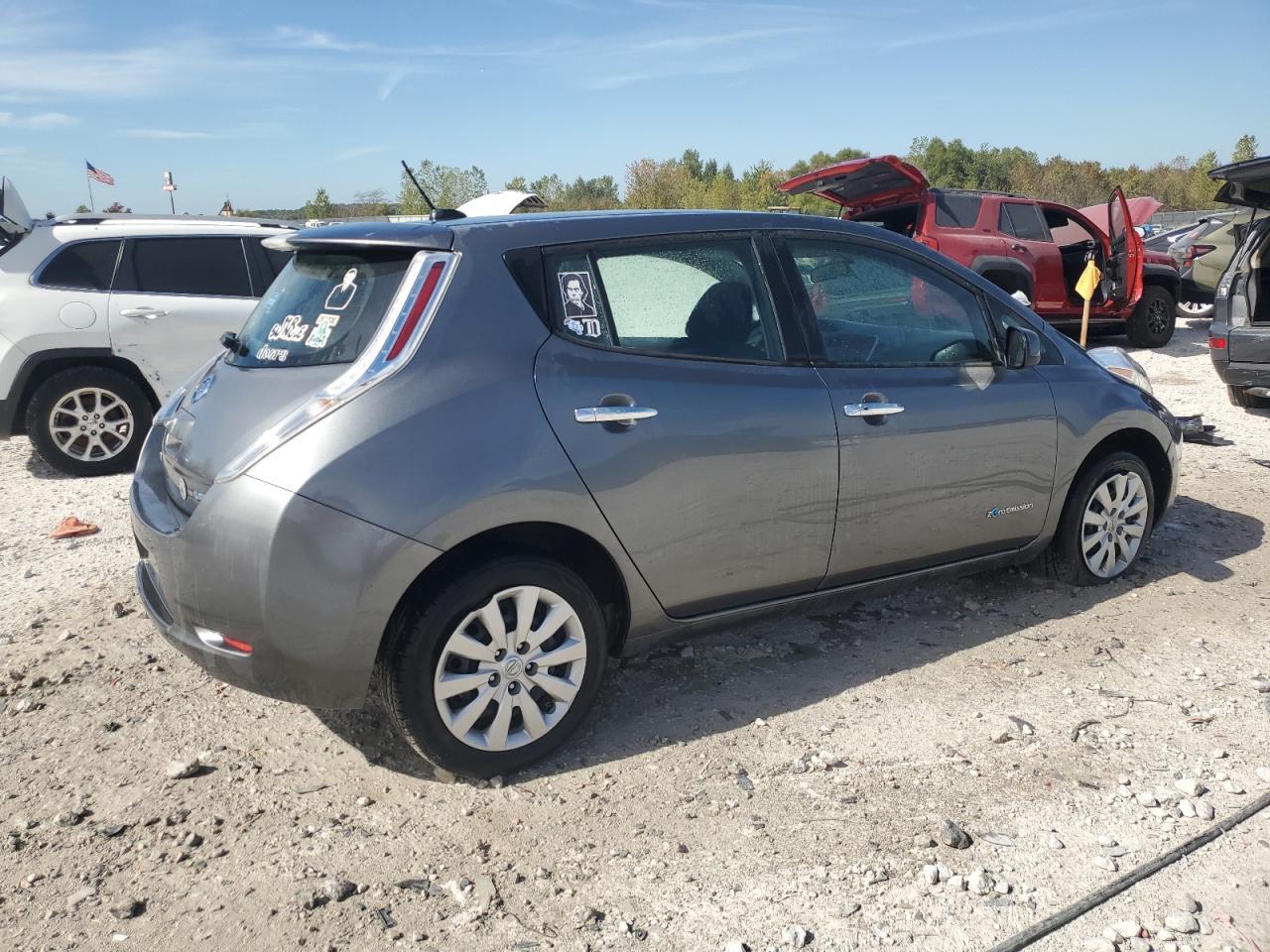 2016 Nissan Leaf S - Image 3