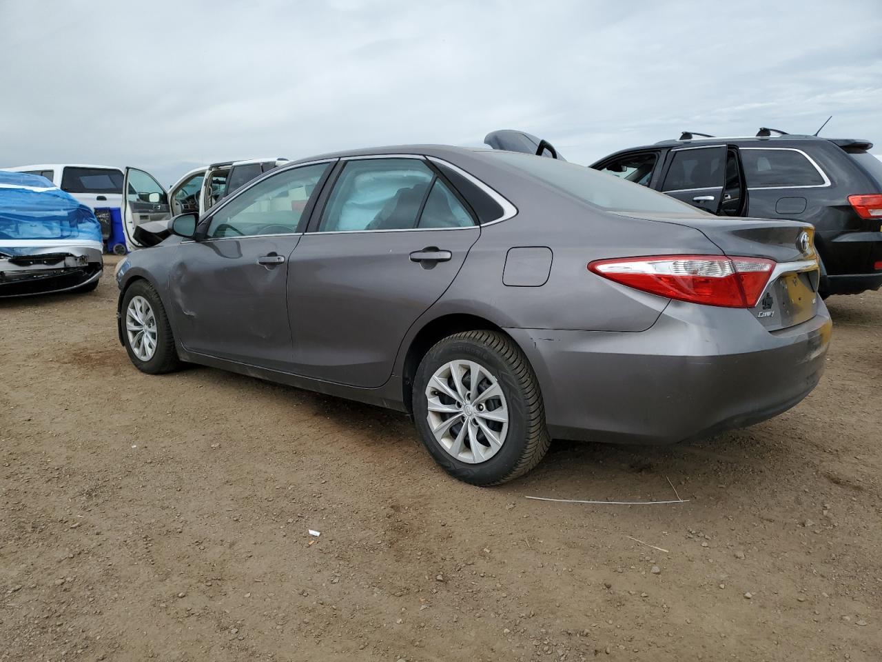 2017 Toyota Camry Le - Фото 2