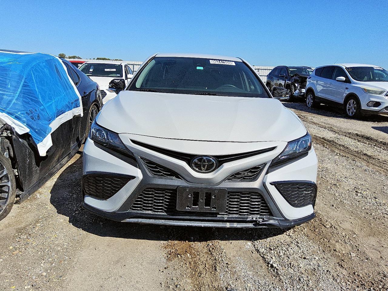 2022 Toyota Camry Se - Image 5