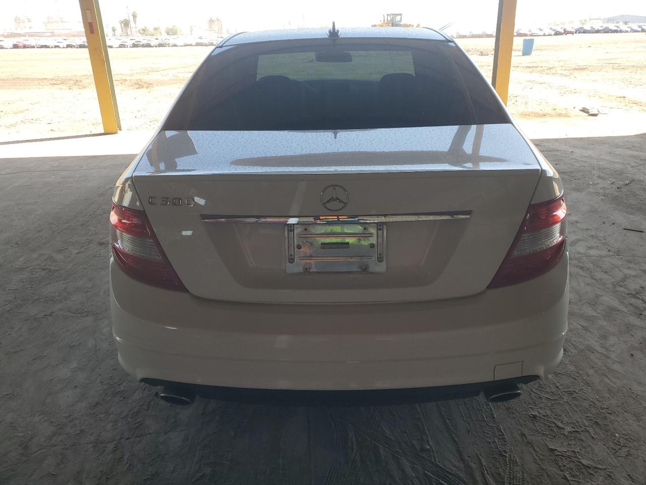 2011 Mercedes-Benz C 300 - Фото 6