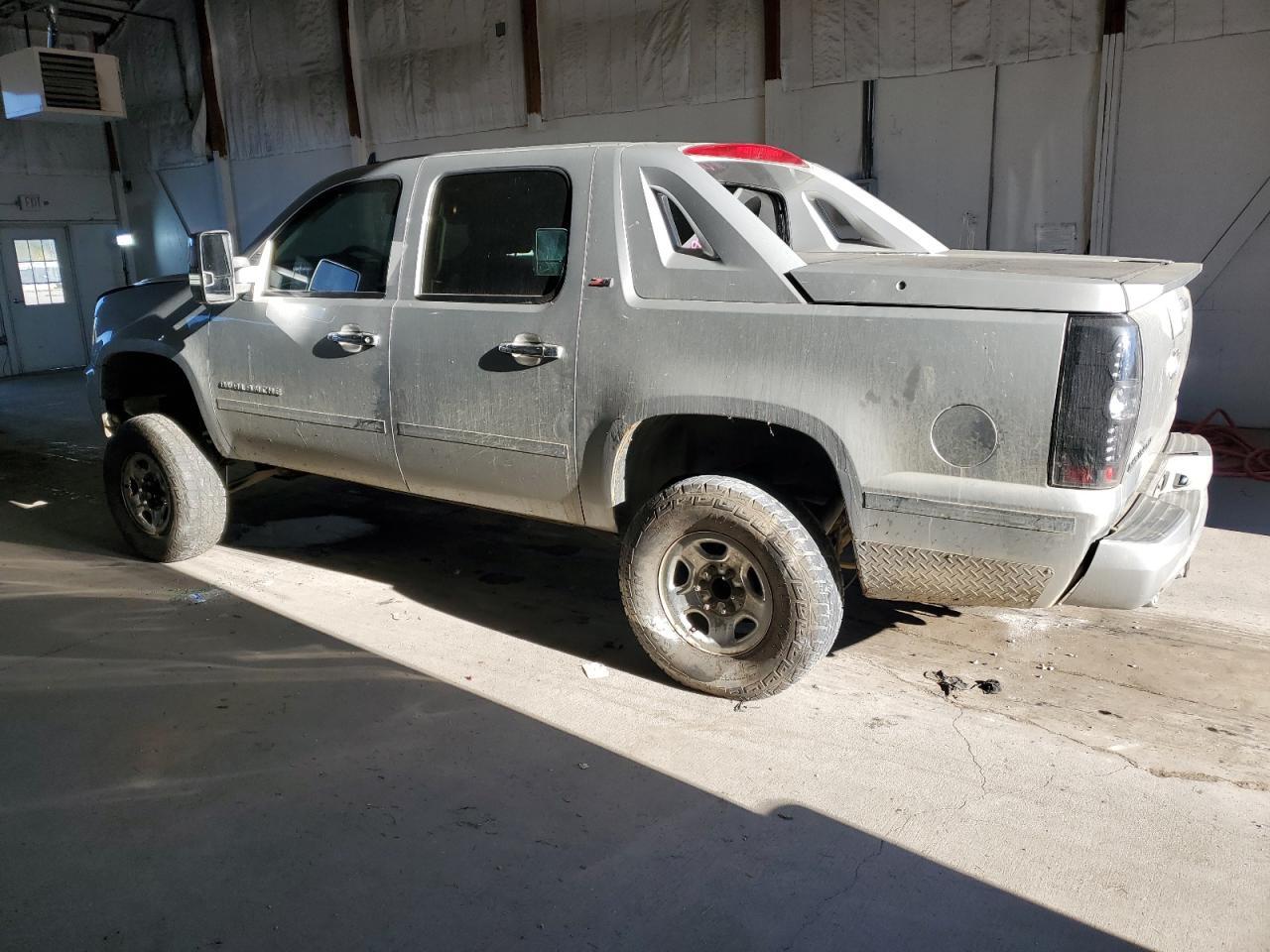 2011 Chevrolet Avalanche Lt - Фото 2