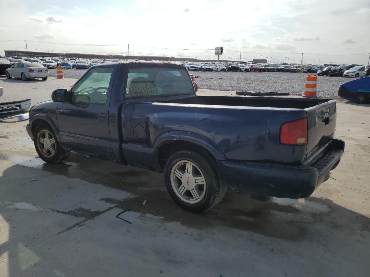 1999 GMC Sonoma - Image 2