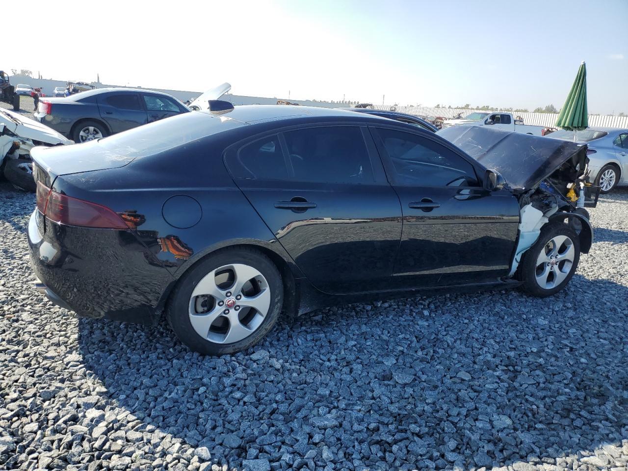 2017 Jaguar Xe - Фото 3