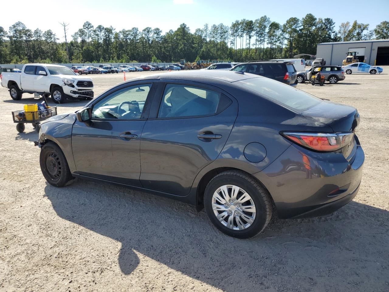 2019 Toyota Yaris L - Image 2
