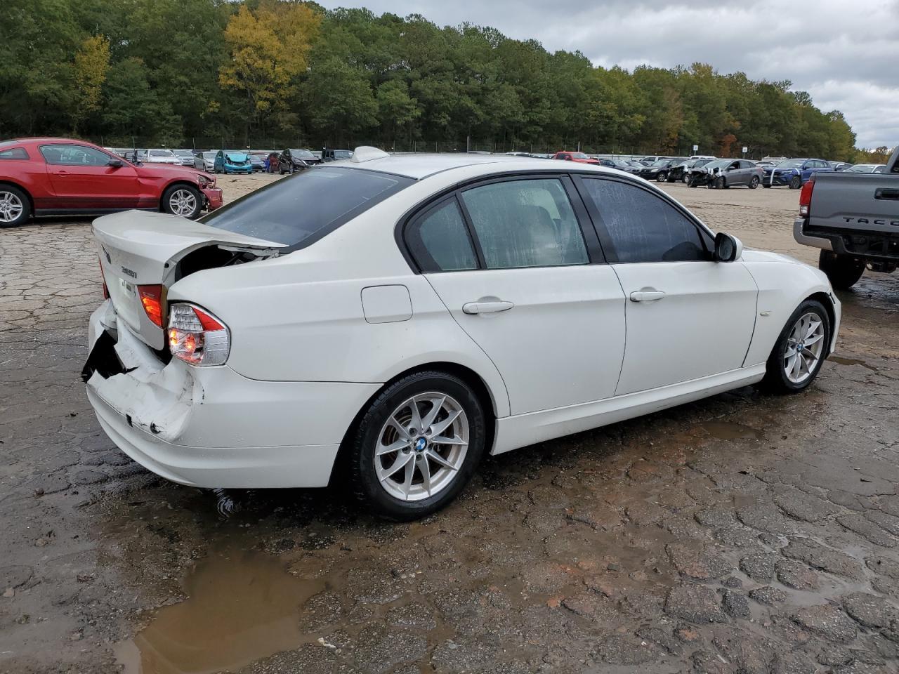 2010 BMW 328 I - Image 3