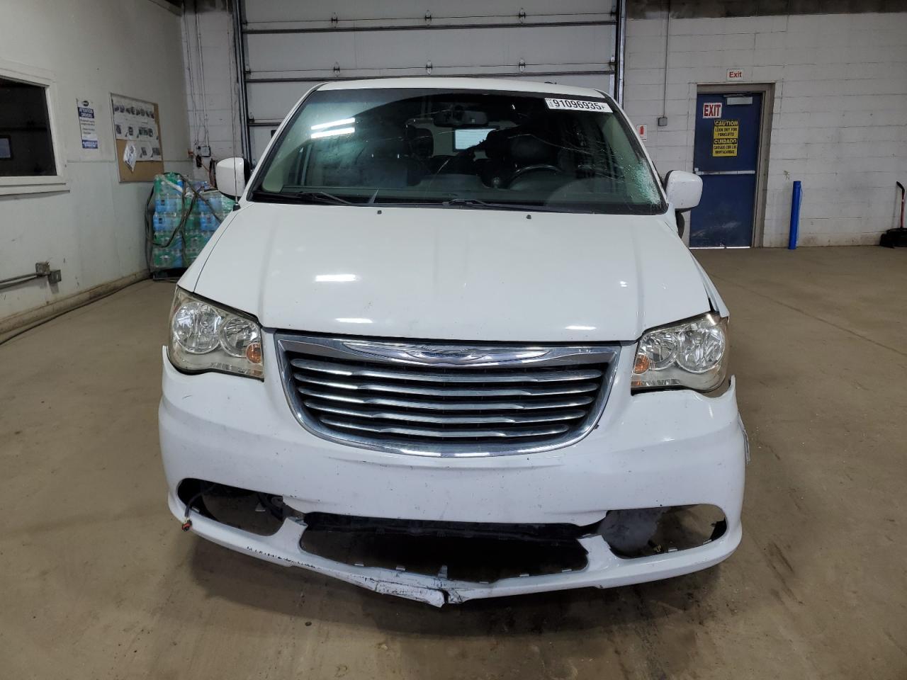 2015 Chrysler Town & Country Touring - Фото 5