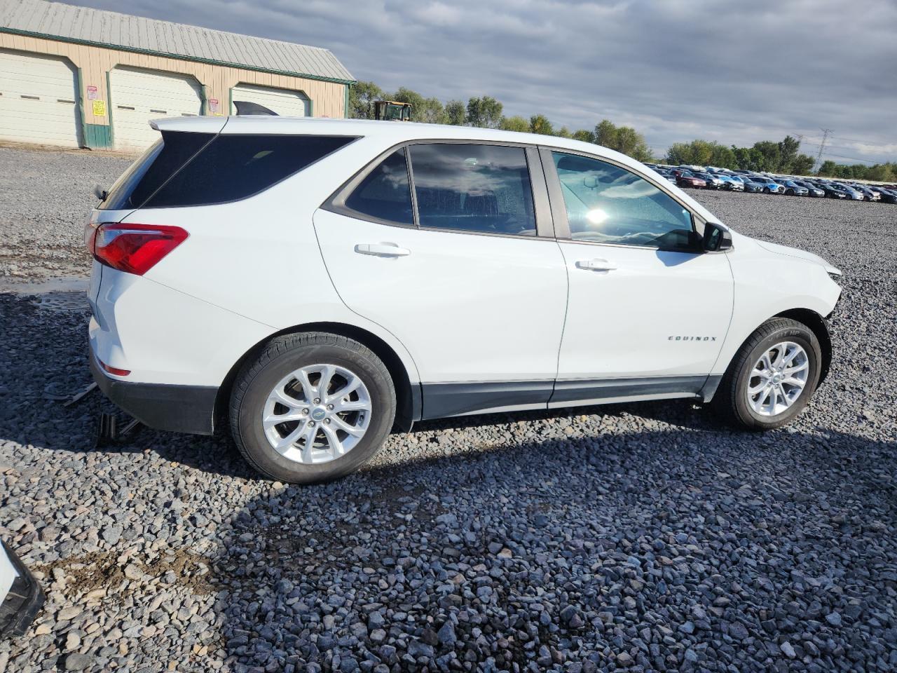 2020 Chevrolet Equinox Ls - Image 3