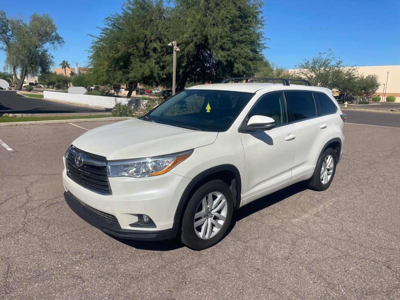 2016 Toyota Highlander Le - Image 2
