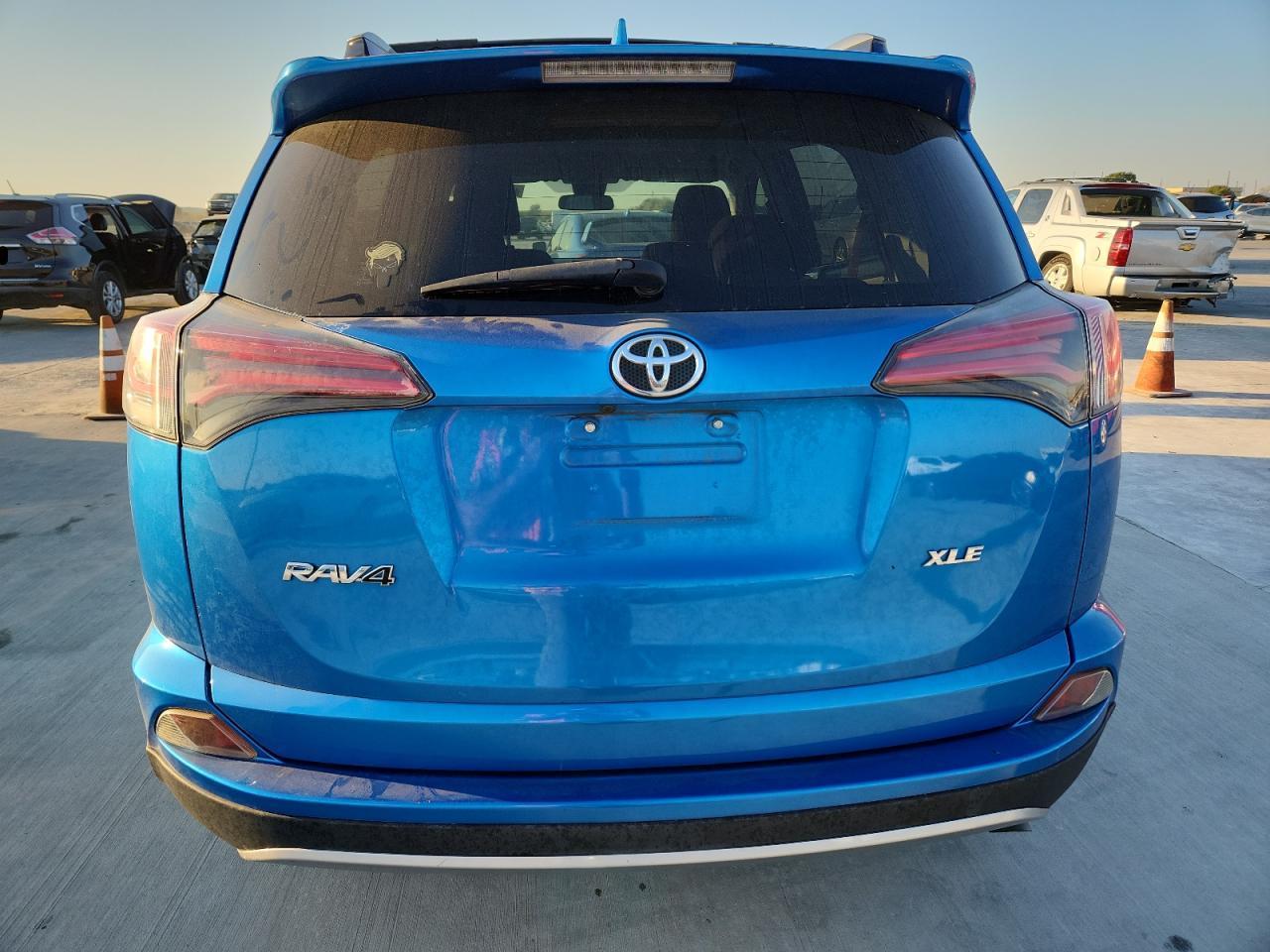 2017 Toyota Rav4 Xle - Image 6