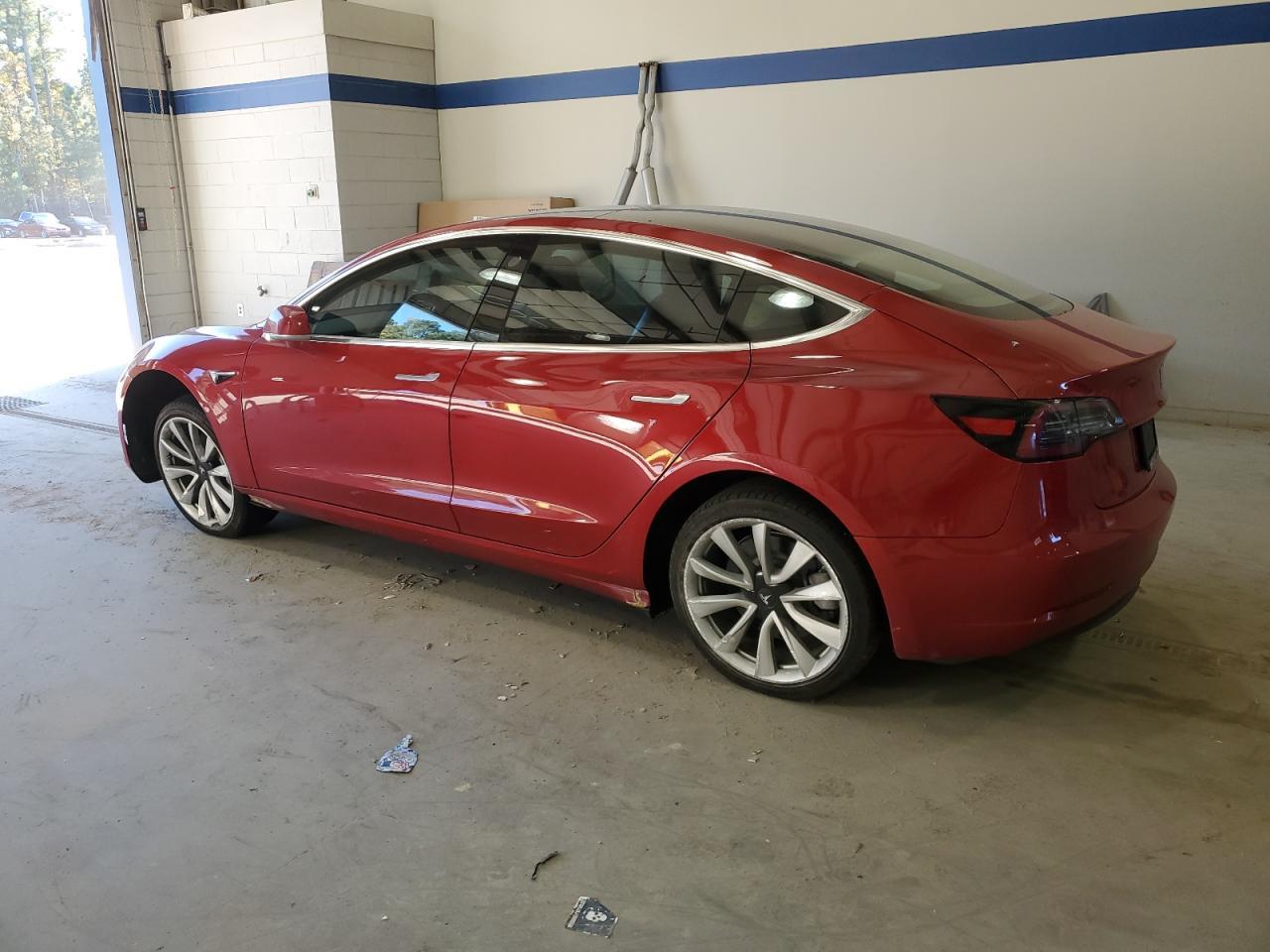 2018 Tesla Model 3 - Фото 2