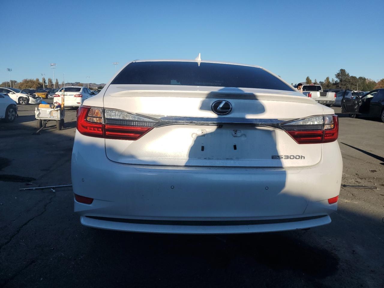 2016 Lexus Es 300H - Image 6