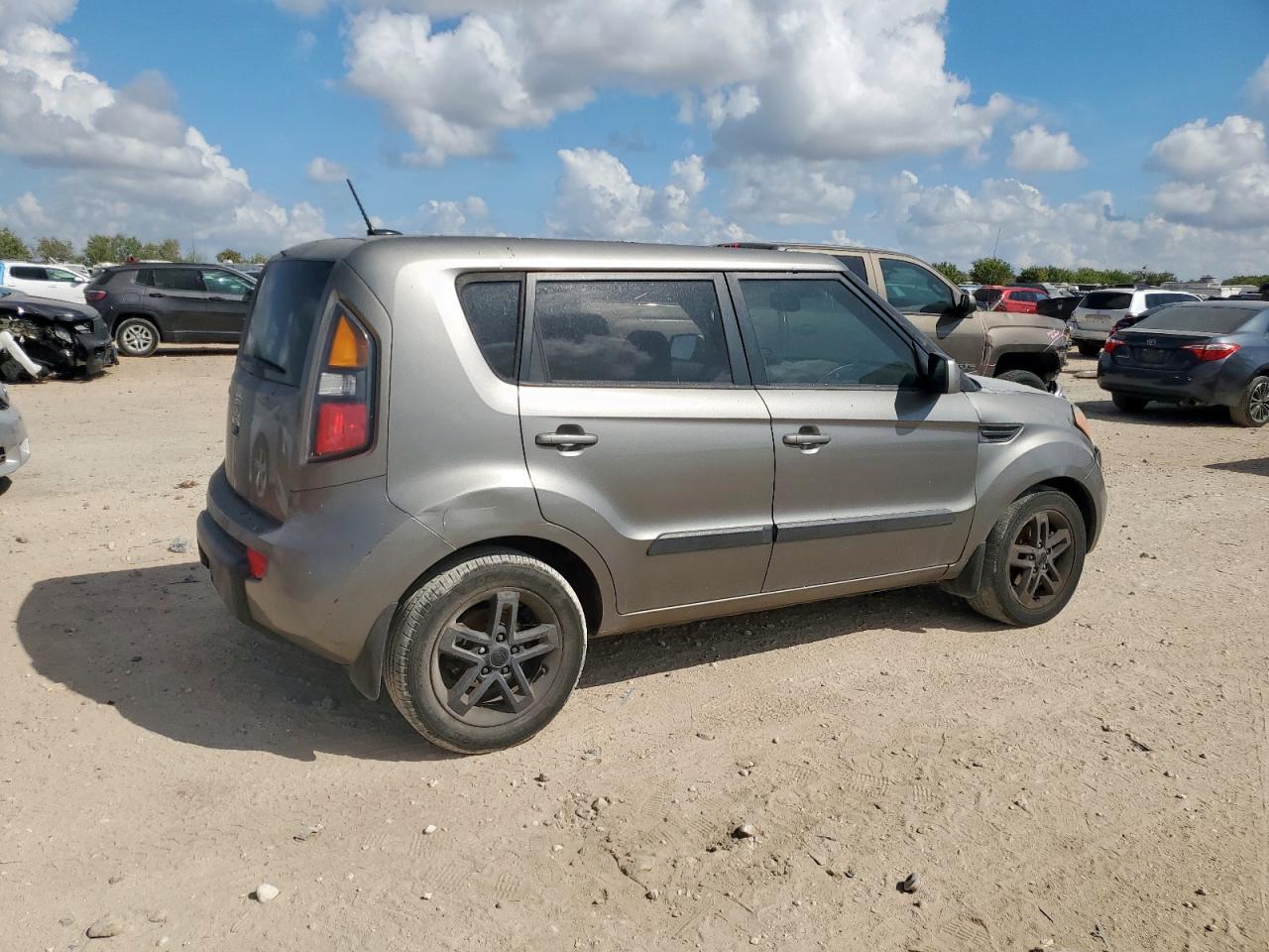 2011 Kia Soul + - Image 3