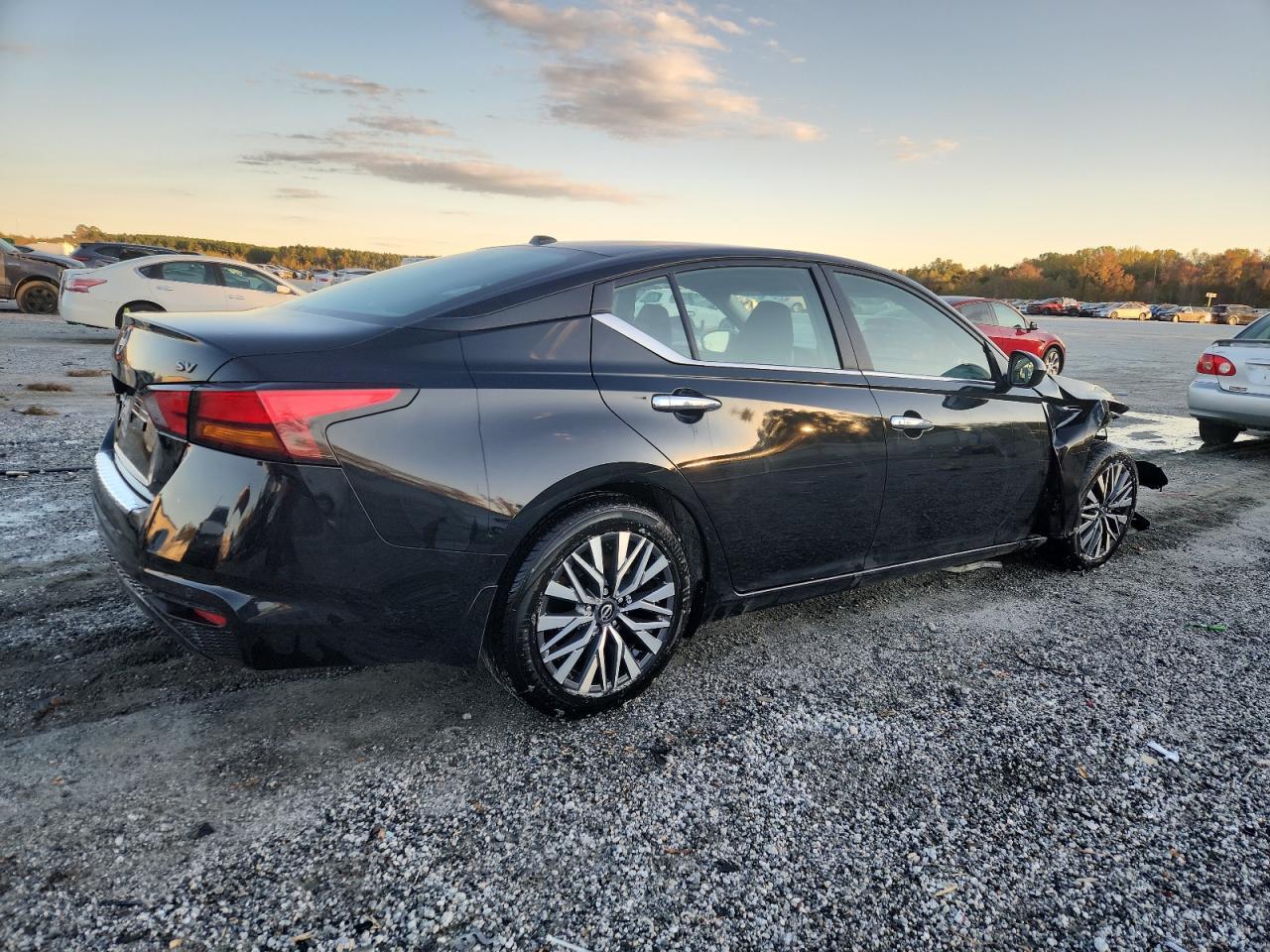 2023 Nissan Altima Sv - Image 3