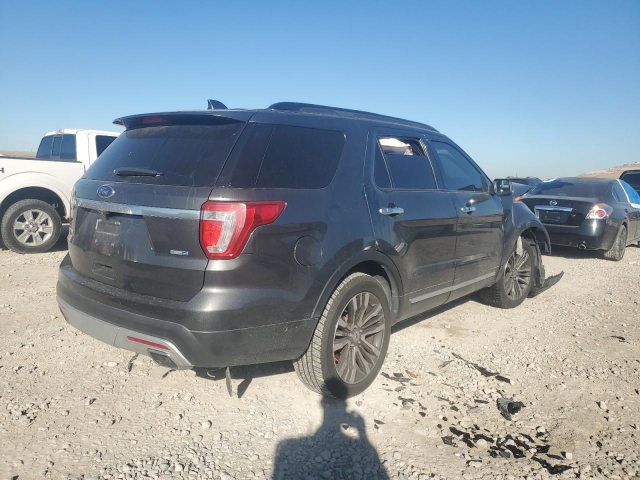 2016 Ford Explorer Platinum - Image 3