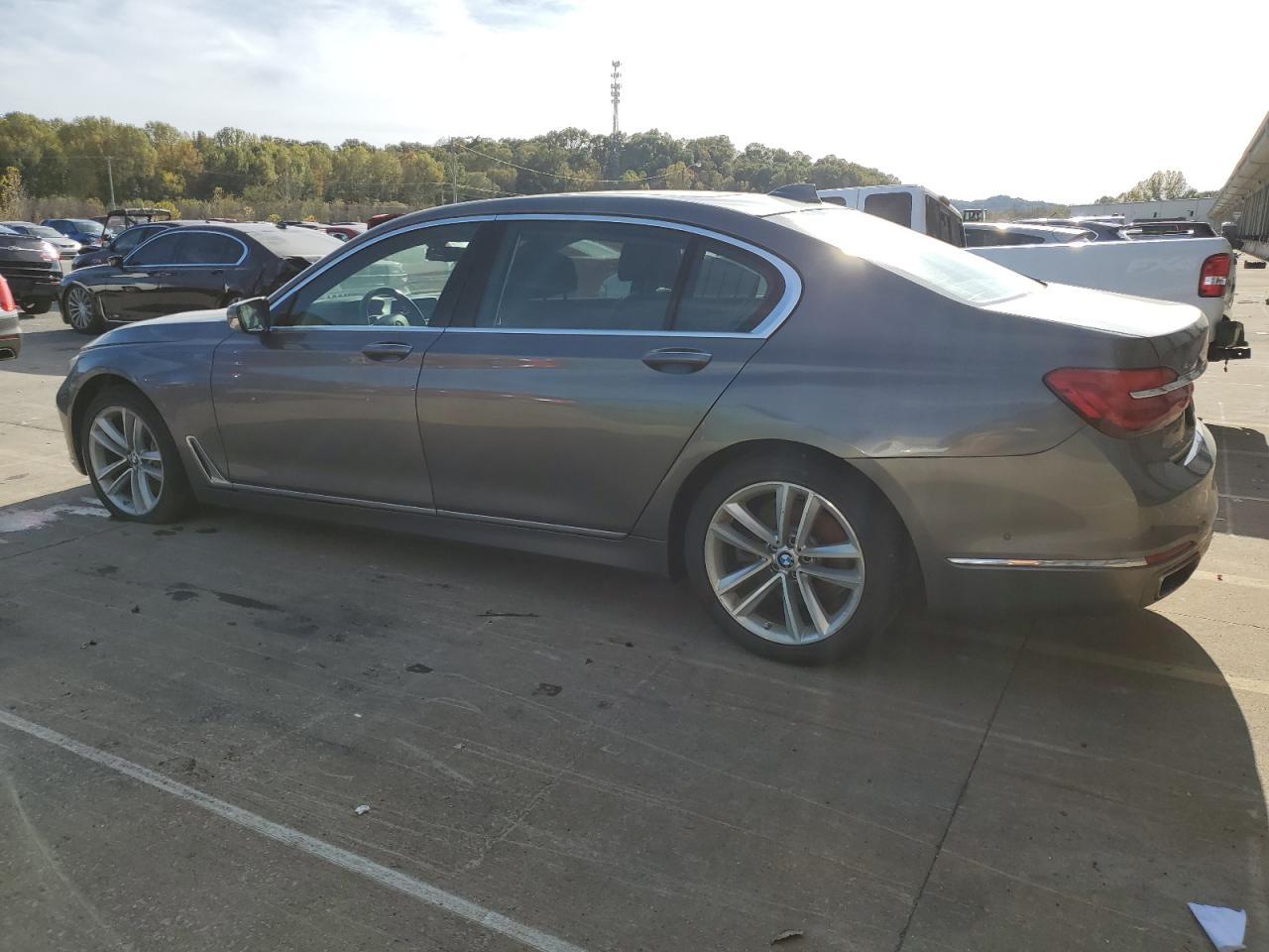 2016 BMW 750 Xi - Фото 2