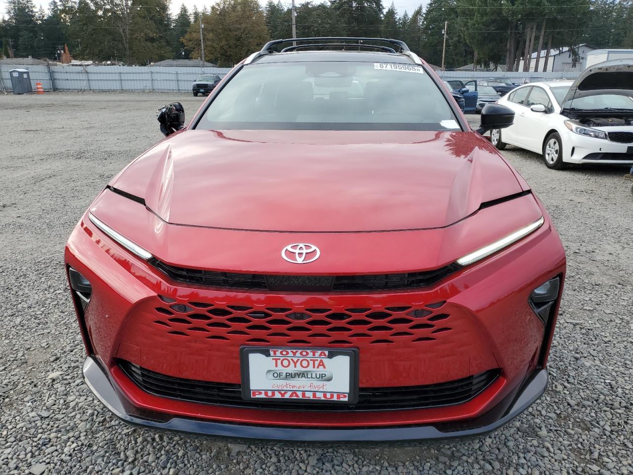 2025 Toyota Crown Signia Xle - Image 5