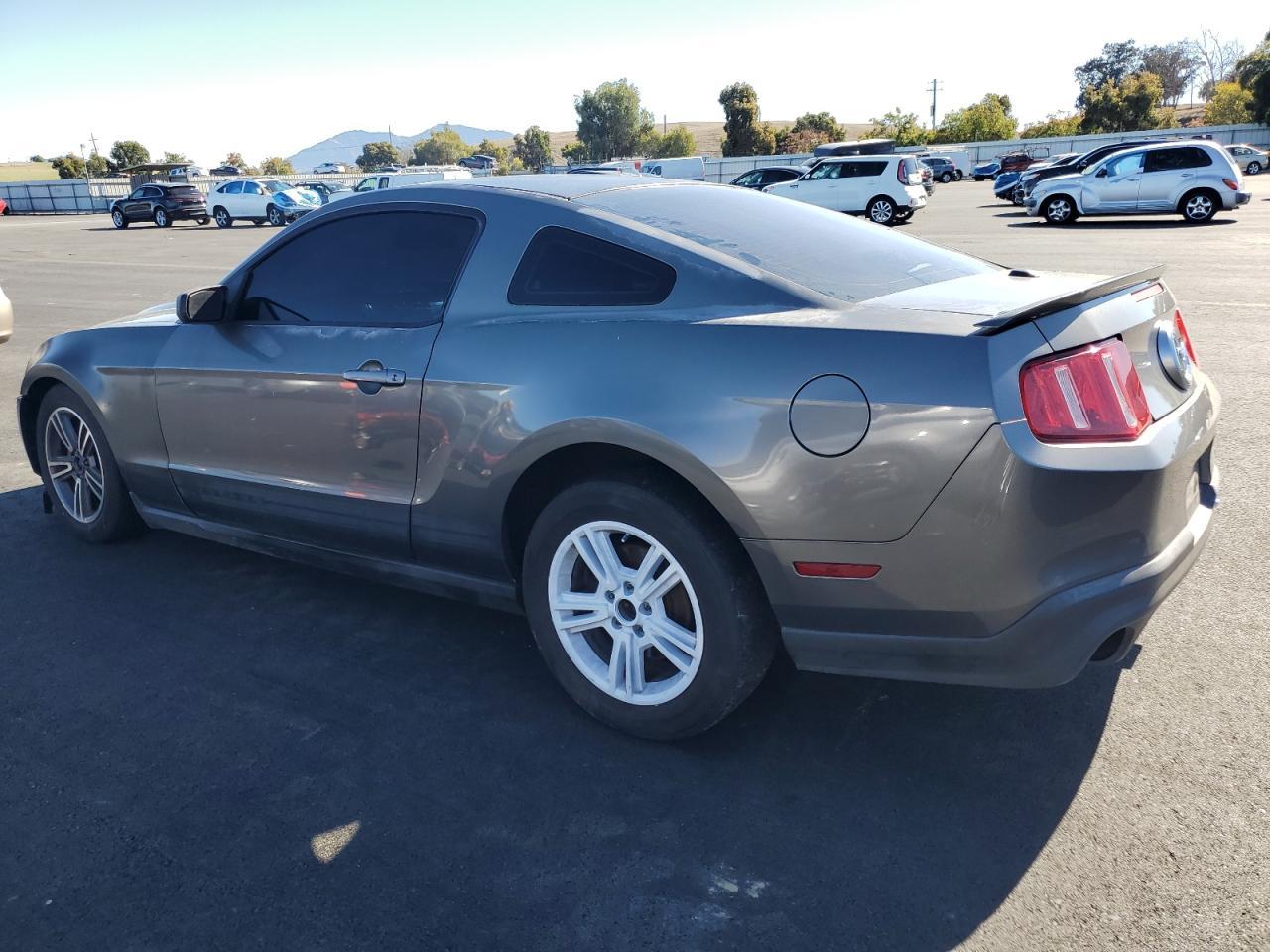 2010 Ford Mustang - Фото 2