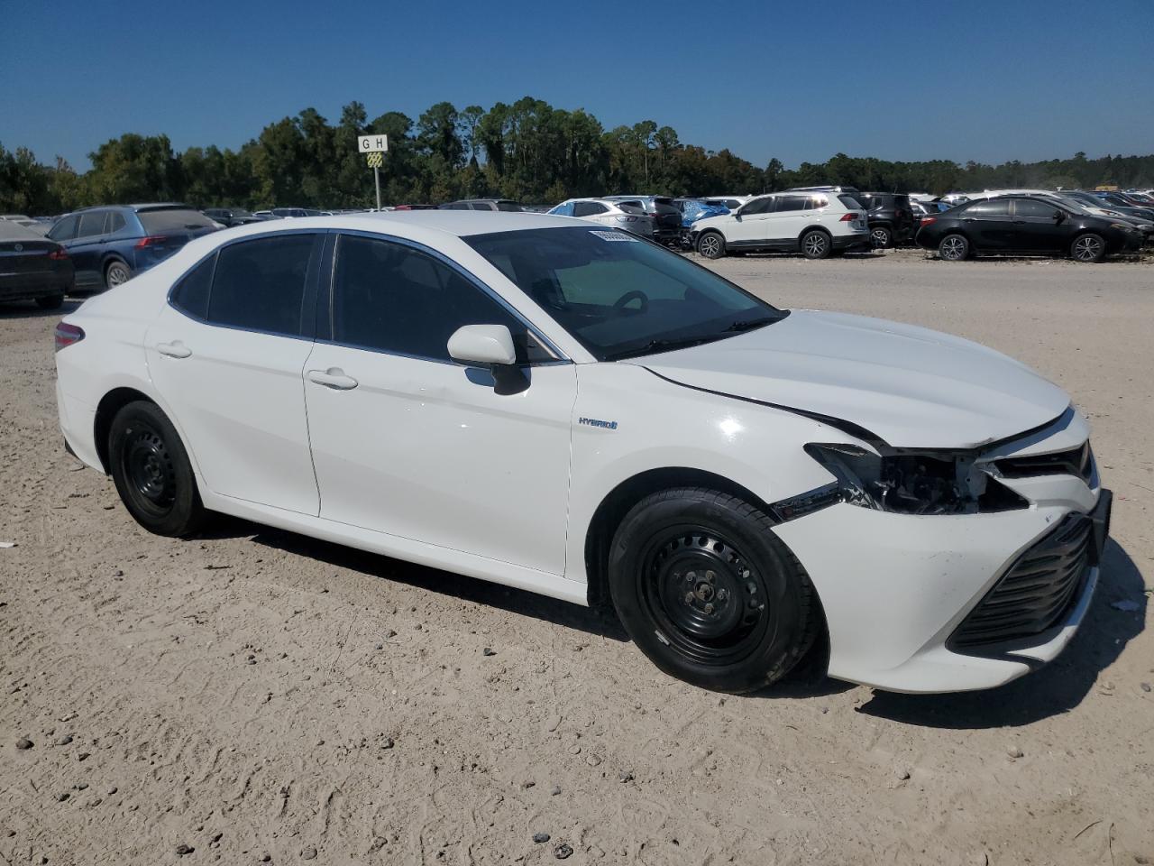 2020 Toyota Camry Le - Фото 4