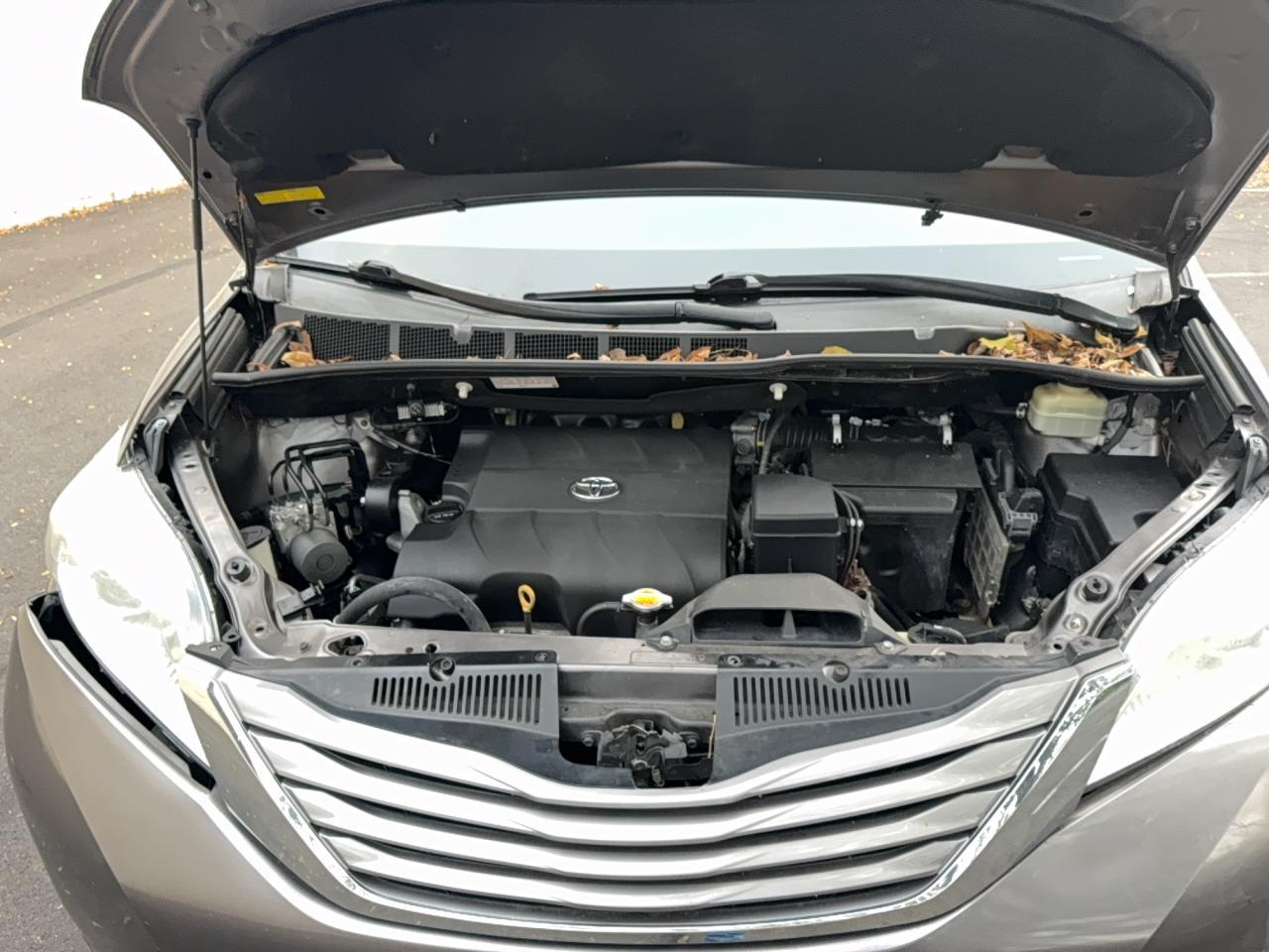 2016 Toyota Sienna Xle - Image 7