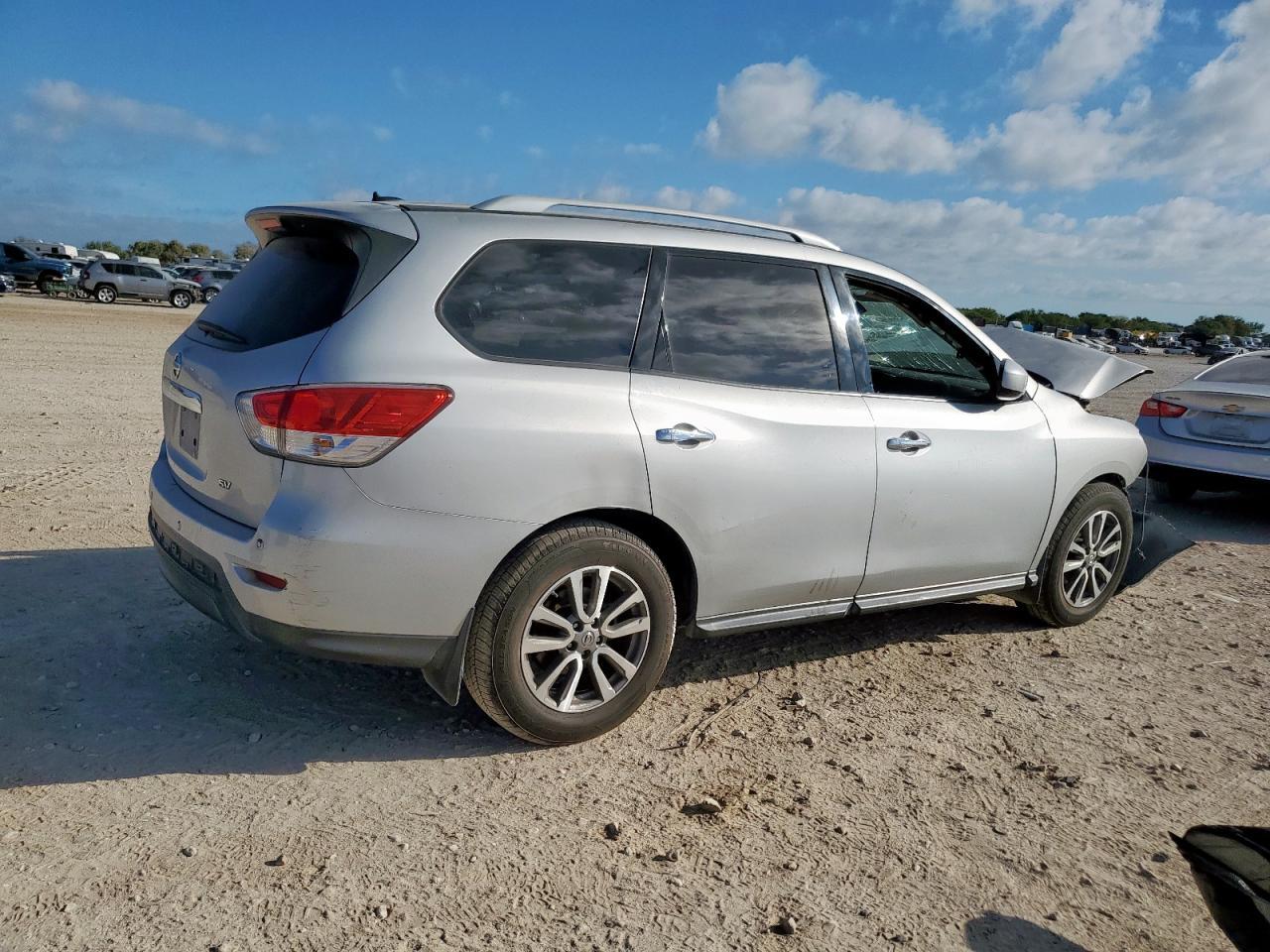 2015 Nissan Pathfinder S - Фото 3