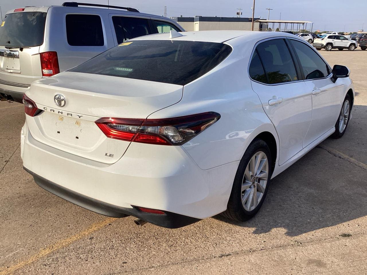 2021 Toyota Camry Le - Фото 4