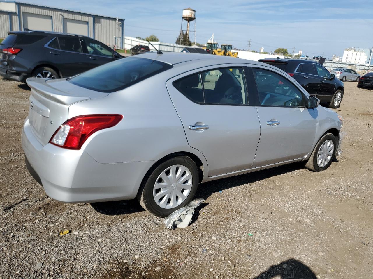 2017 Nissan Versa S - Image 3
