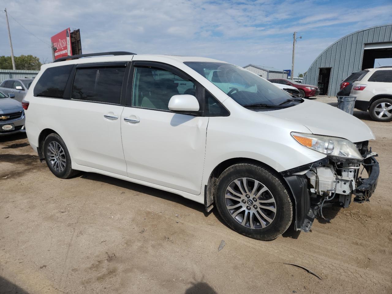 2020 Toyota Sienna Xle - Фото 4