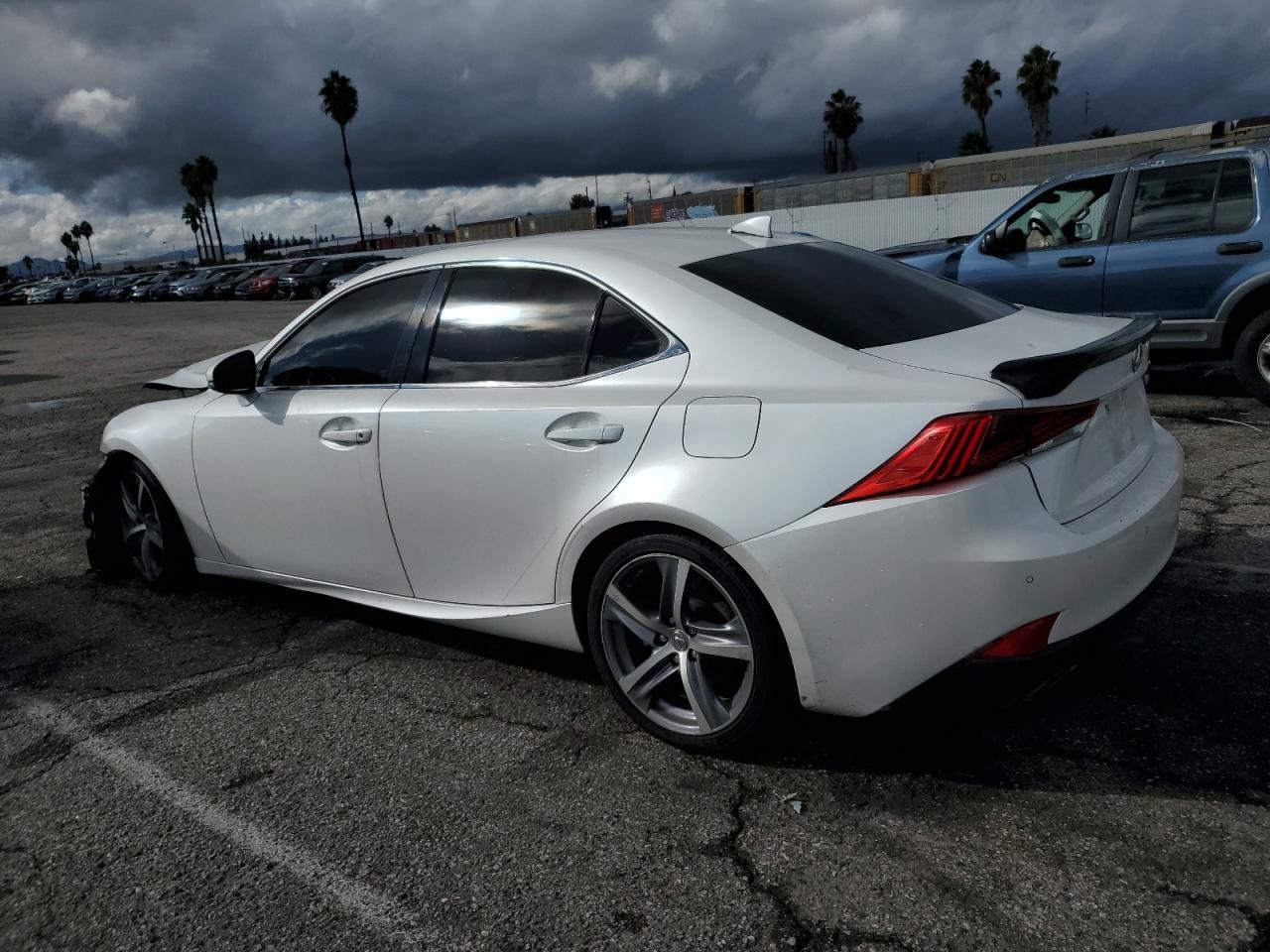 2017 Lexus Is 200T - Фото 2