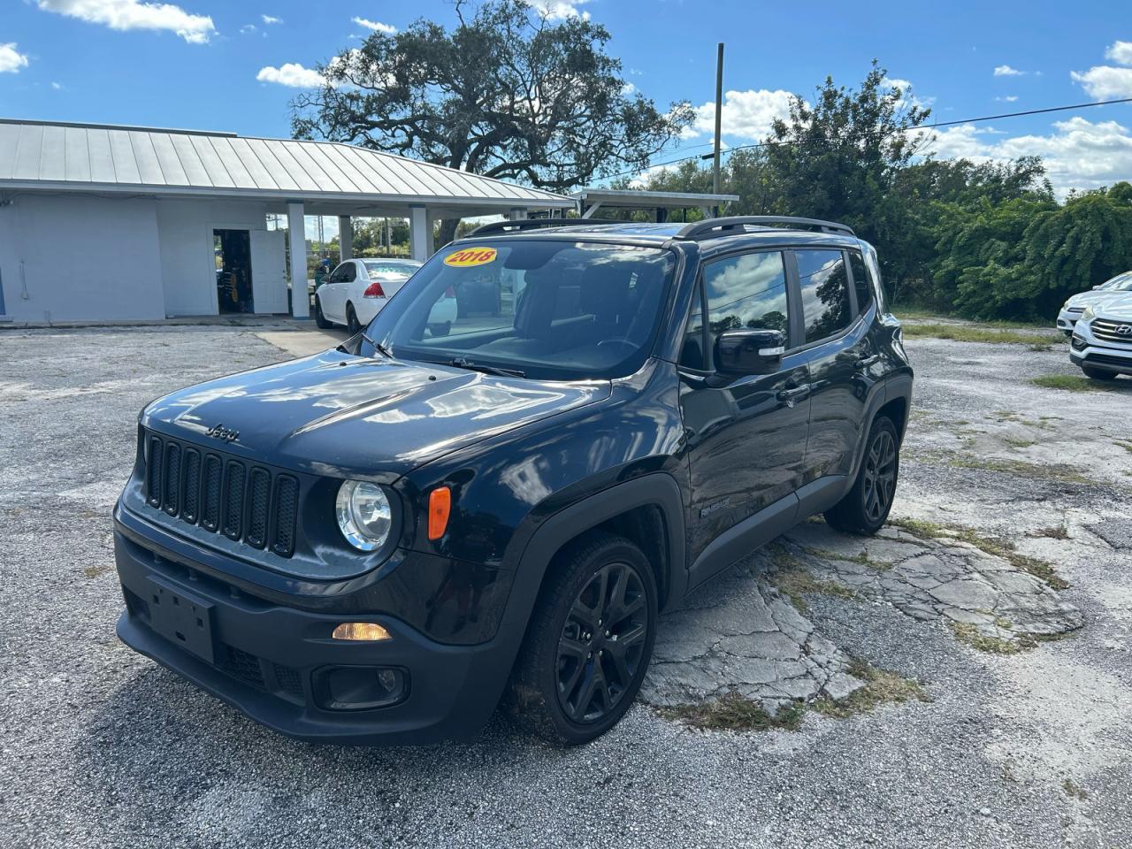 2018 Jeep Renegade Latitude - Image 2
